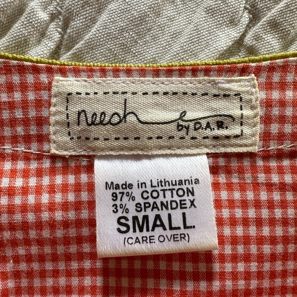 Wonderful, classic, gingham skirt by Neesh byDAR. Size S - Picture 6 of 6